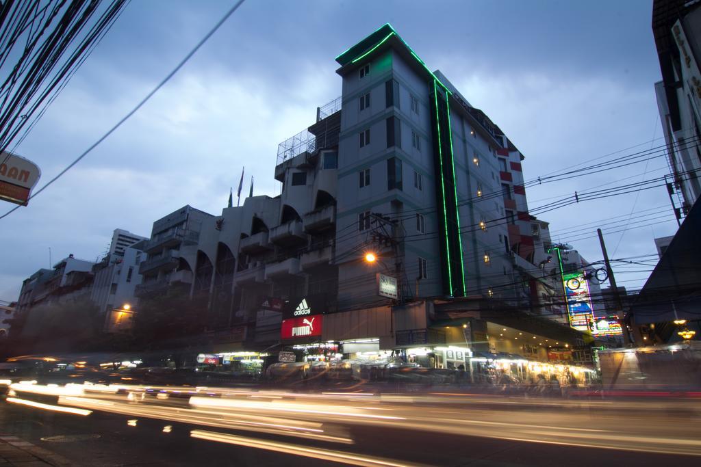 Sky Suites Bangkok Eksteriør billede