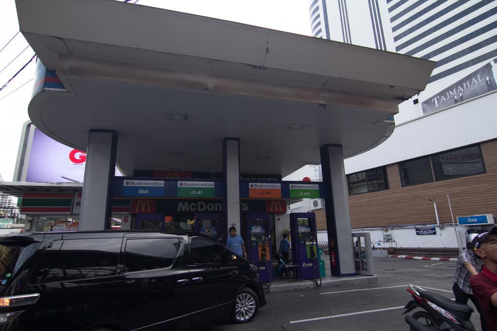 Sky Suites Bangkok Eksteriør billede