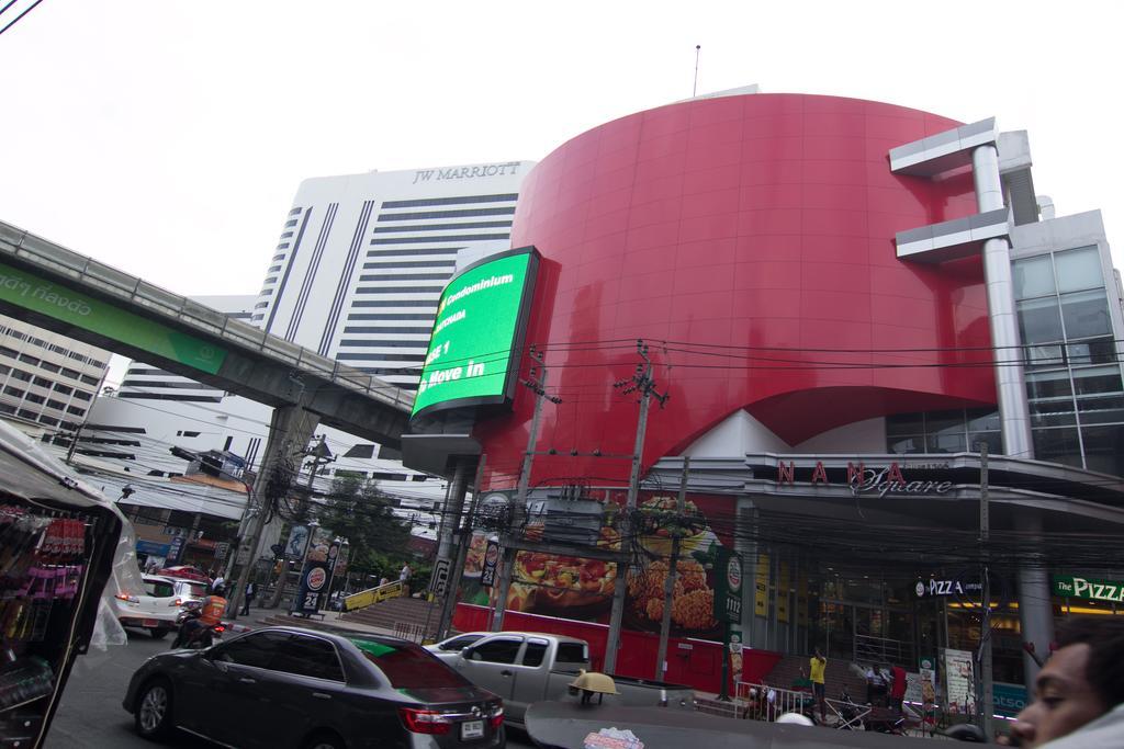 Sky Suites Bangkok Eksteriør billede