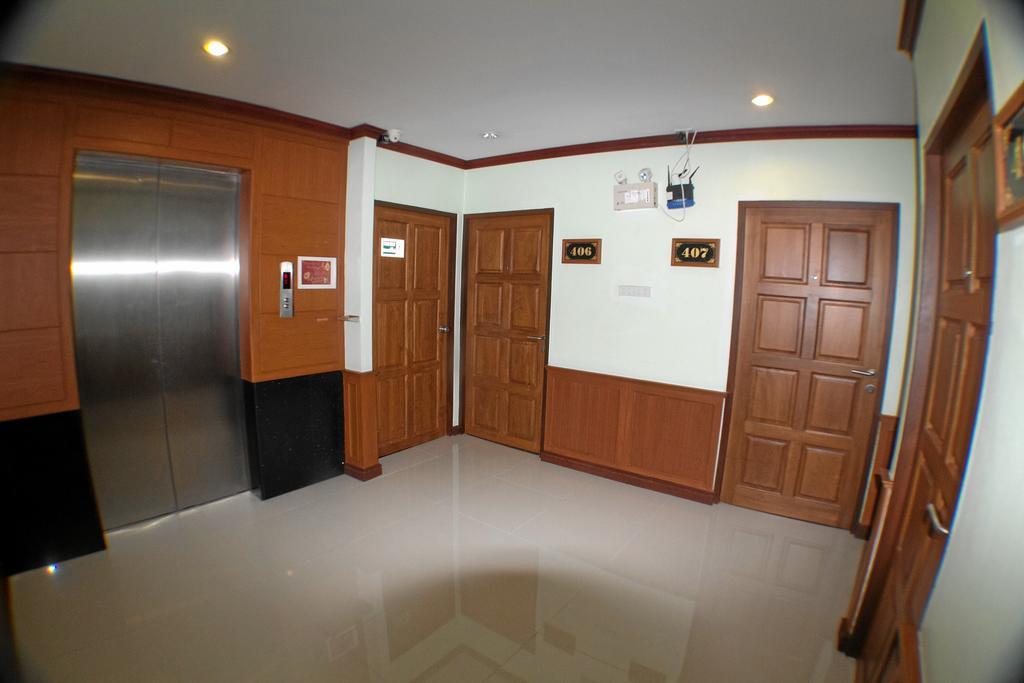 Sky Suites Bangkok Eksteriør billede