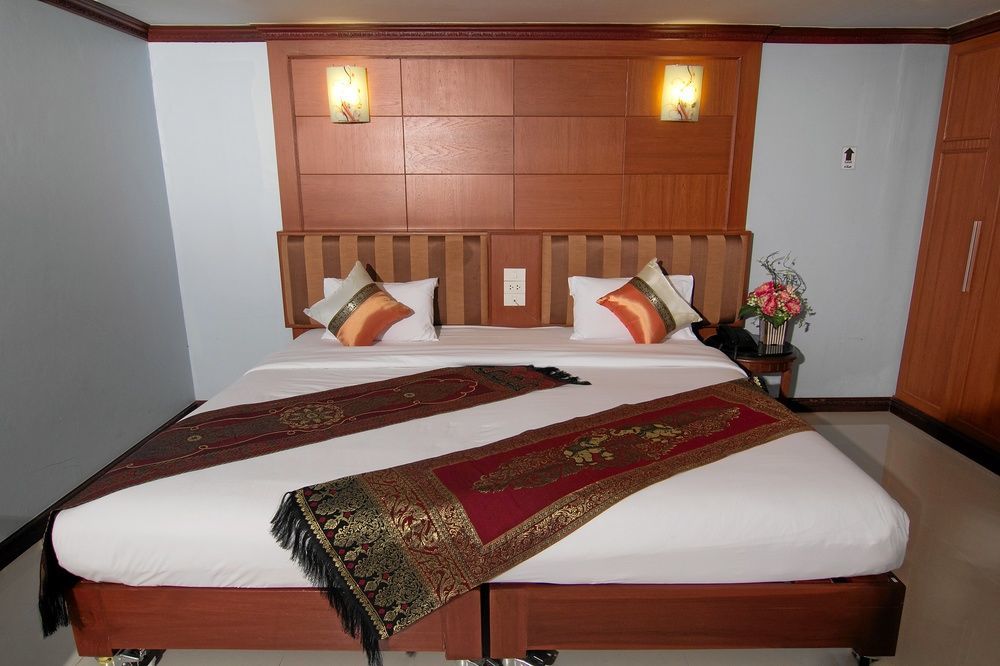 Sky Suites Bangkok Eksteriør billede