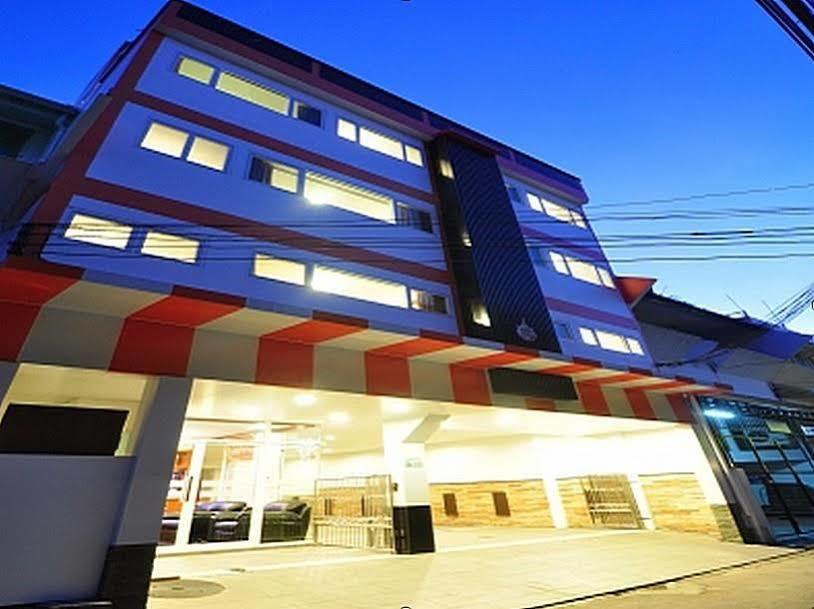 Sky Suites Bangkok Eksteriør billede